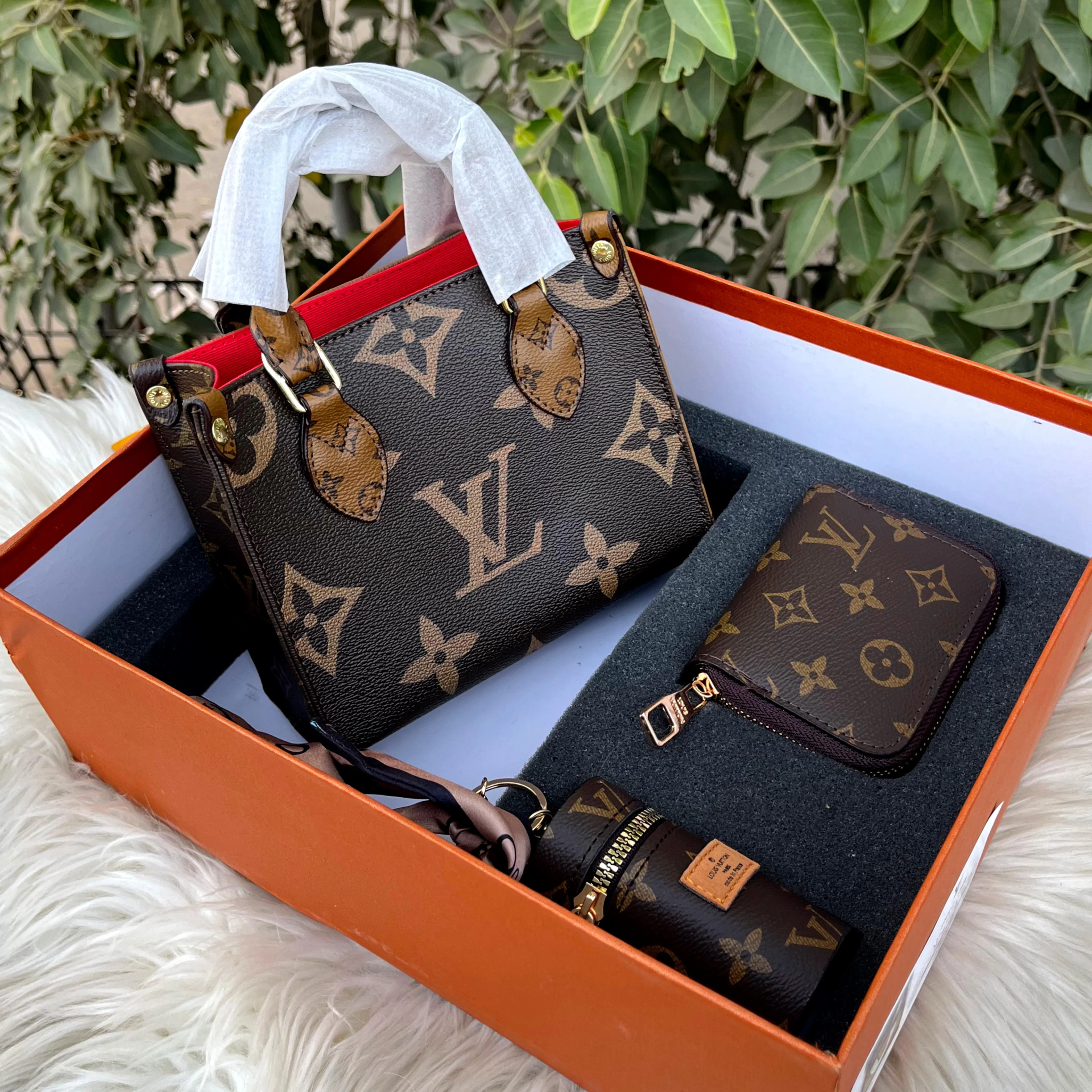 L-V 3 Piece Set Monogram Brown